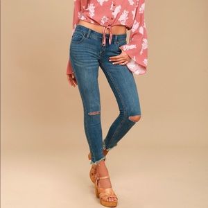 FREE PEOPLE DESTROYED ANKLE DARK WASH SKINNY JEANS